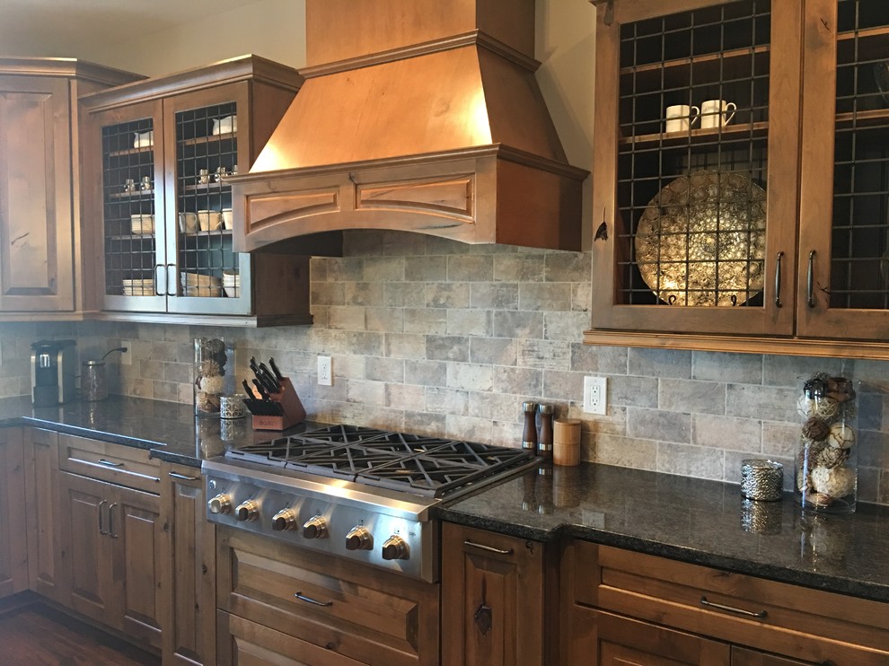 Home design - rustic home design idea in Cleveland