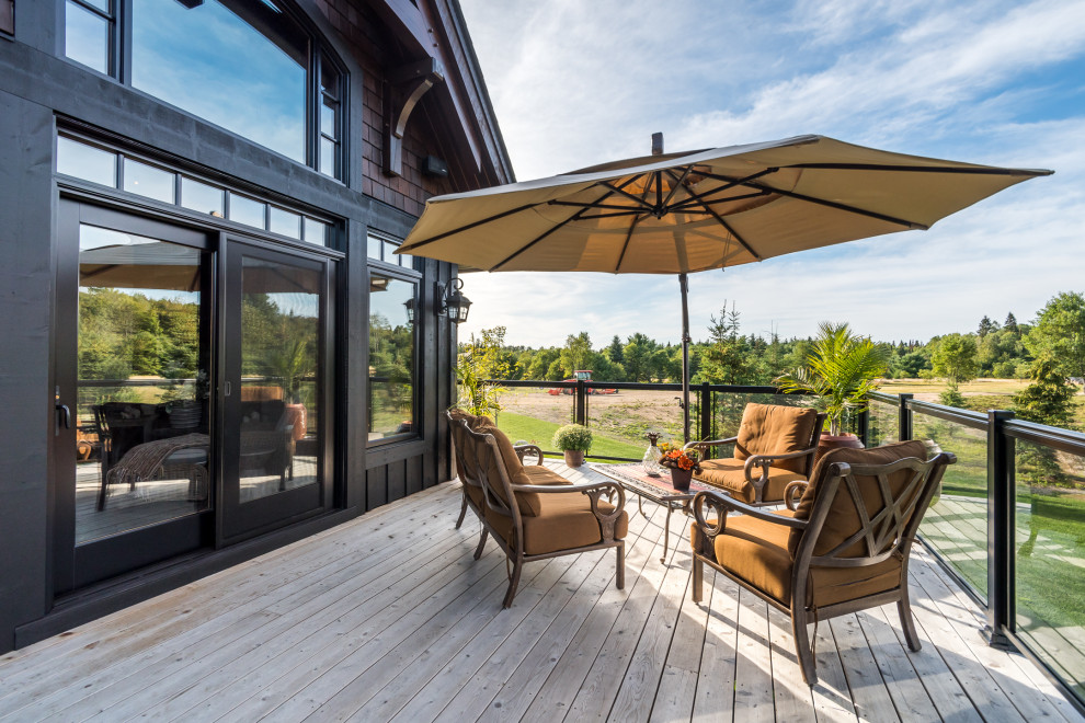 Inspiration for a rustic home design remodel in Toronto