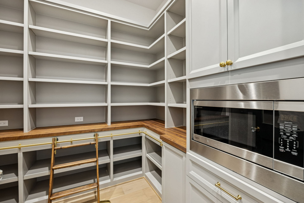 Example of a transitional home design design in Houston