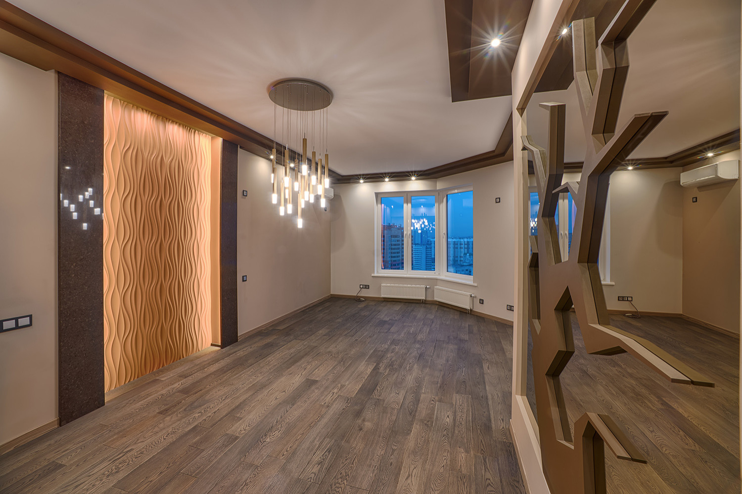 Гостиная по дизайн-проекту. Дерево с зеркальным фоном.