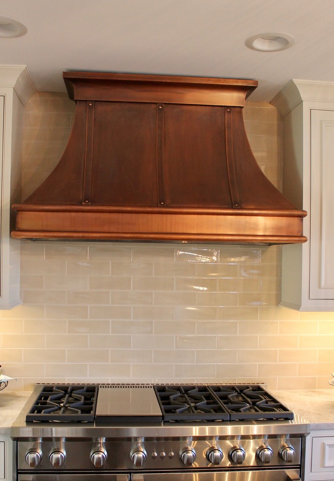 Inspiration for a transitional kitchen remodel in Chicago