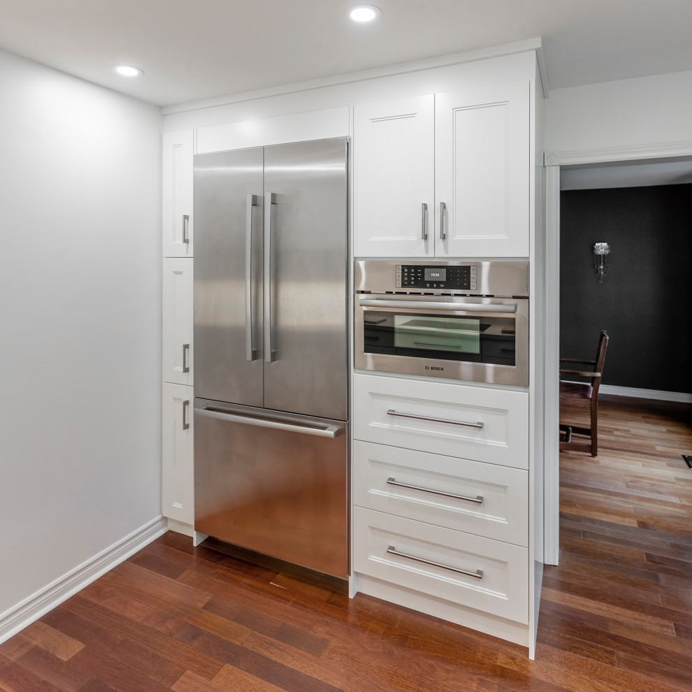 Inspiration for a transitional kitchen remodel in Toronto