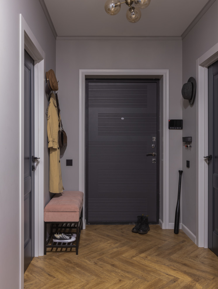 Прихожая. Вид на входную дверь