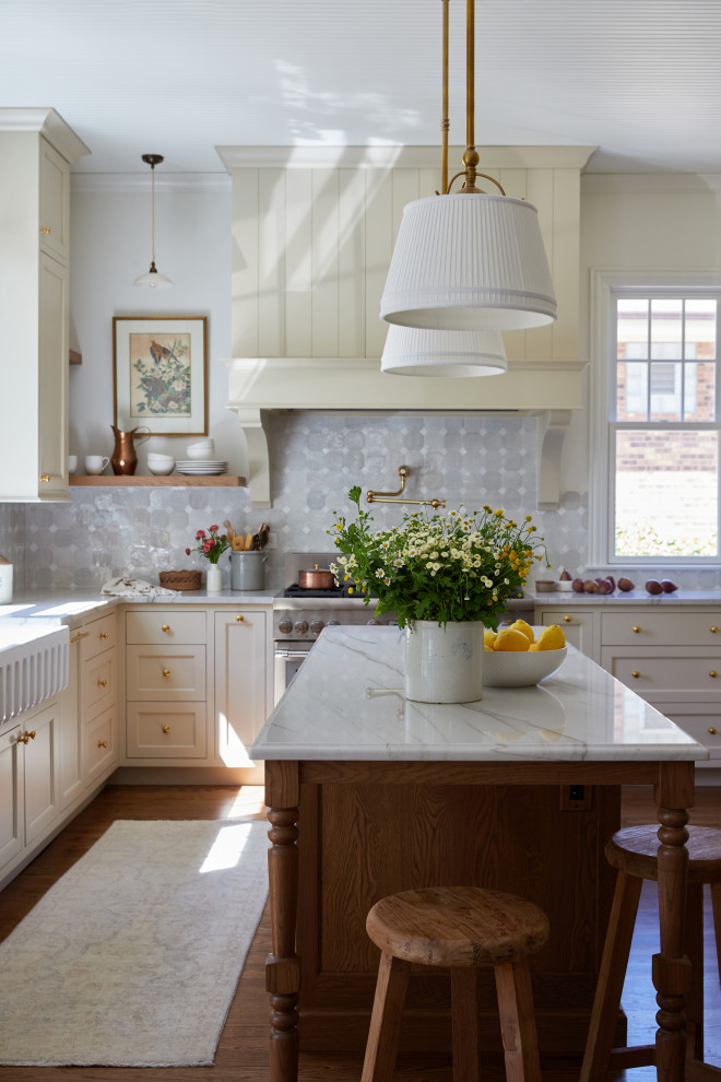 Pillement House - Farmhouse - Kitchen - Chicago - by Laura Design ...