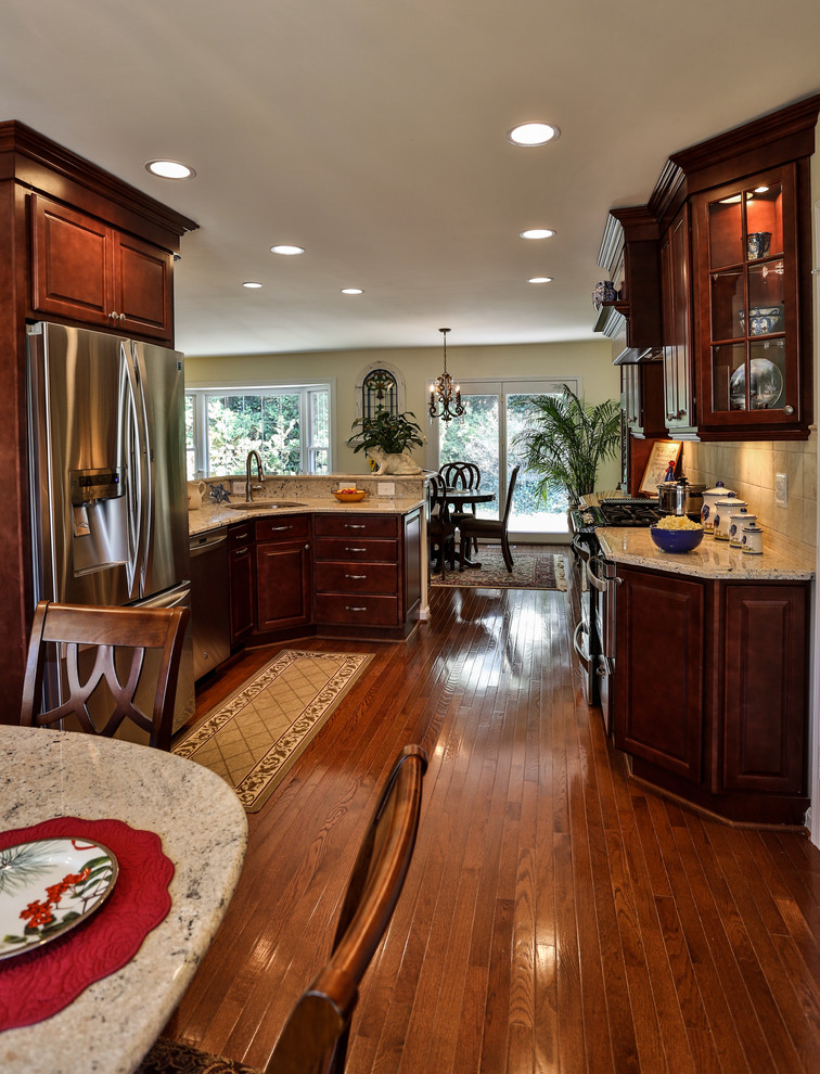 Transitional kitchen photo in DC Metro