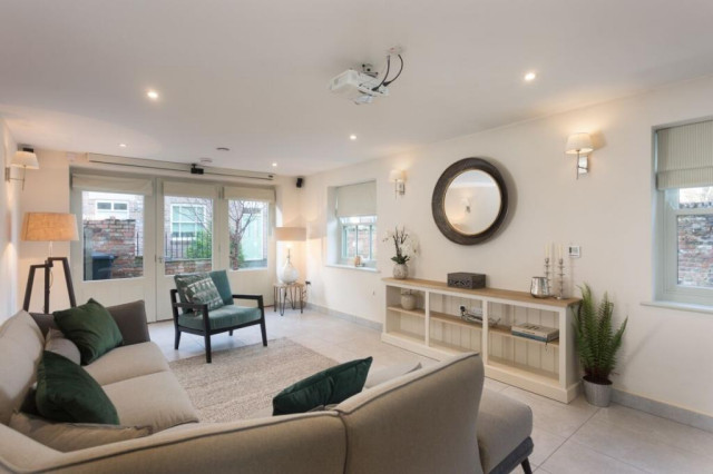 York Stables conversion trendy-dagligstue