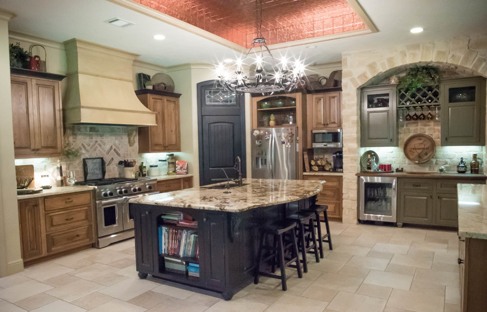 Kitchen - rustic kitchen idea in Houston