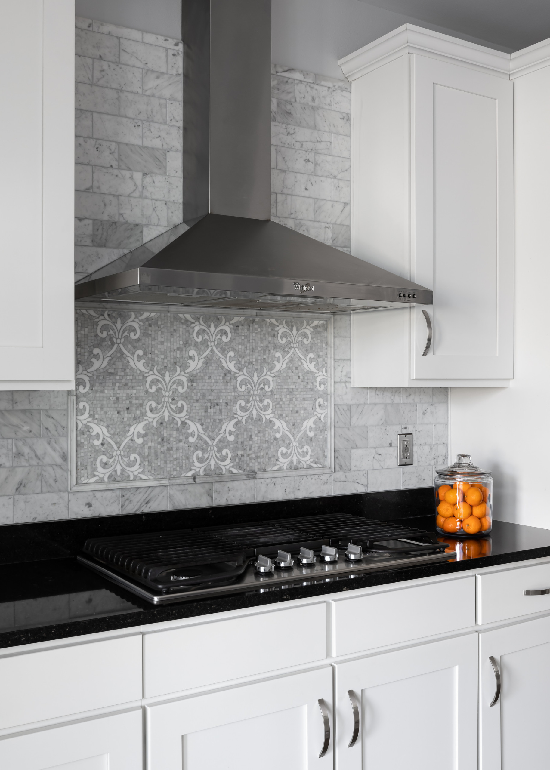 Kitchen Backsplash with Marble Mosaic Highlight