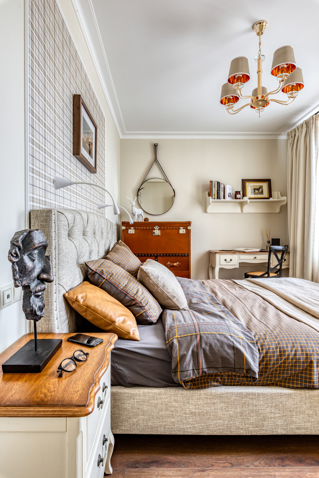 Спальня в тёплых тонах