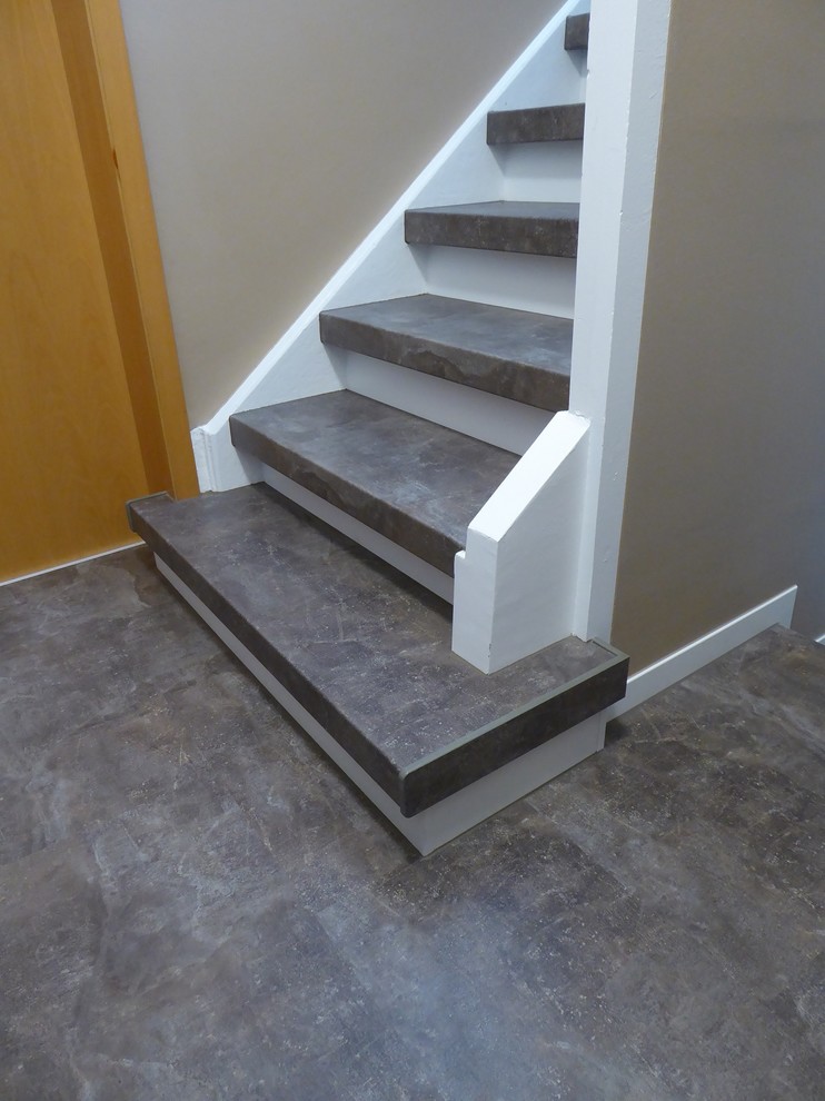 Gerade, Mittelgroße Moderne Marmortreppe mit Holz-Setzstufen und Mix-Geländer in Frankfurt am Main