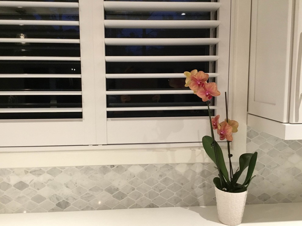 Transitional kitchen photo in Toronto