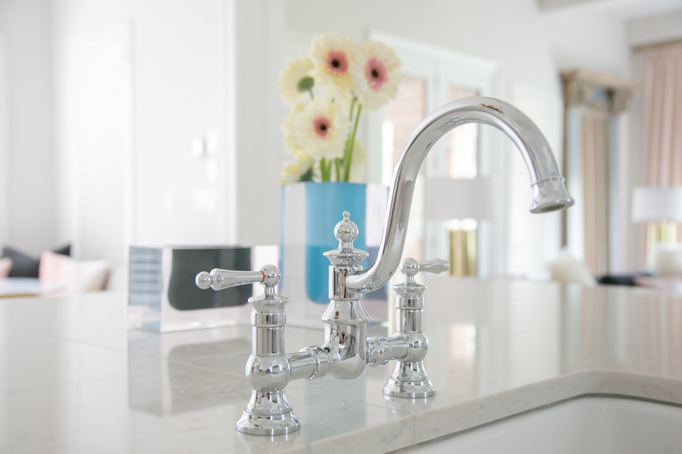 Example of a transitional home design design in Houston