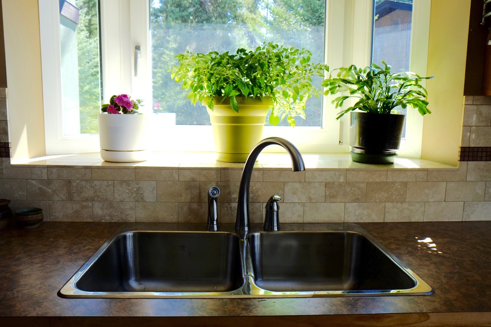 Transitional kitchen photo in Calgary