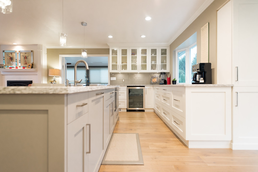 Transitional kitchen photo in Vancouver