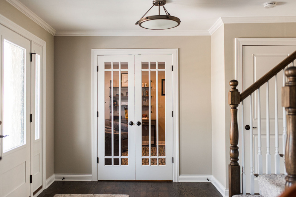 Entryway - transitional entryway idea in Chicago