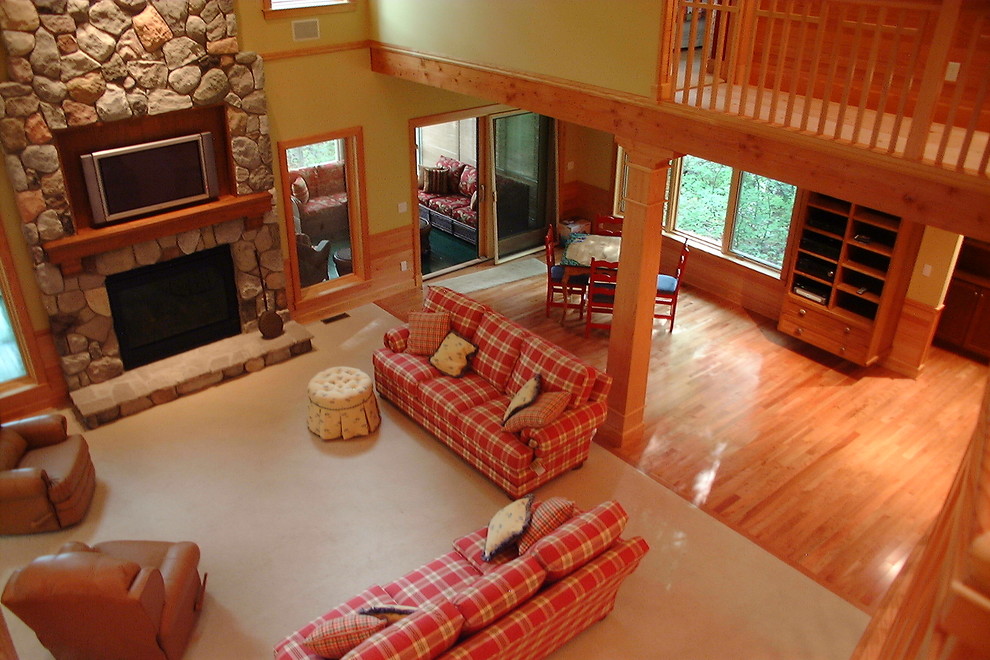 Example of a large mountain style home design design
