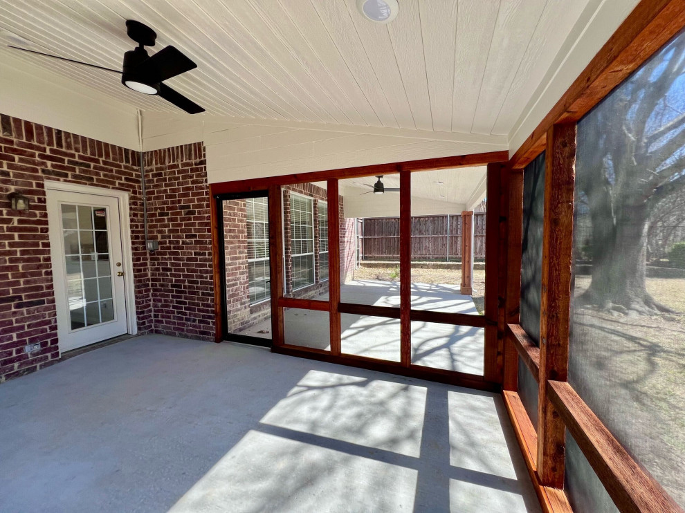 This is an example of a classic veranda in Dallas.