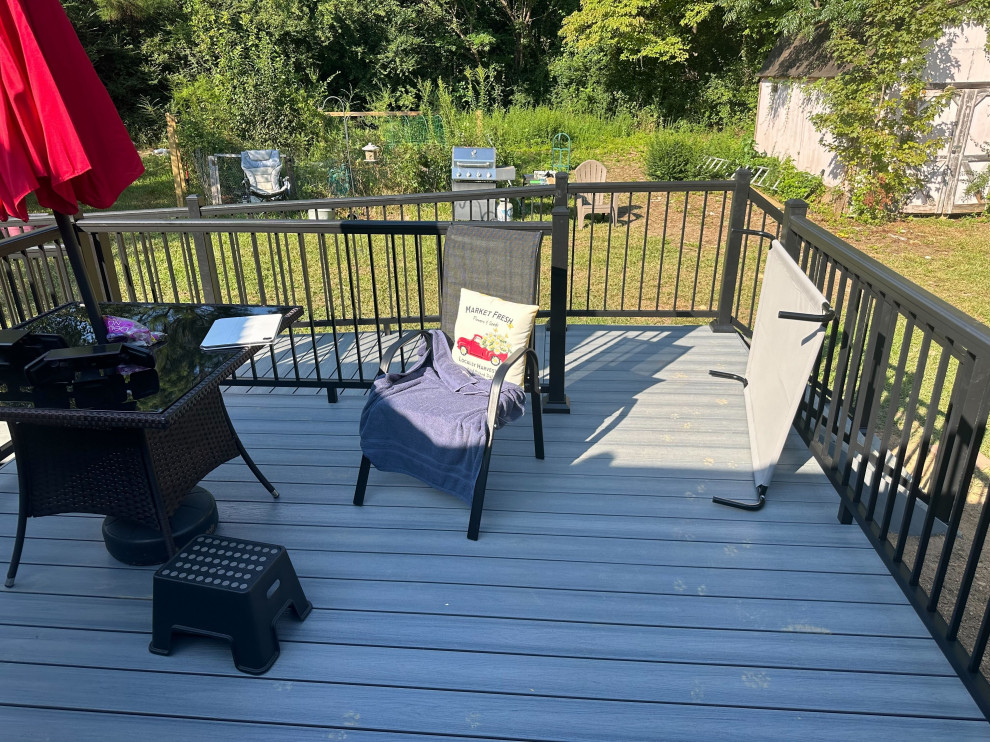 Composite Deck with Aluminum Rails
