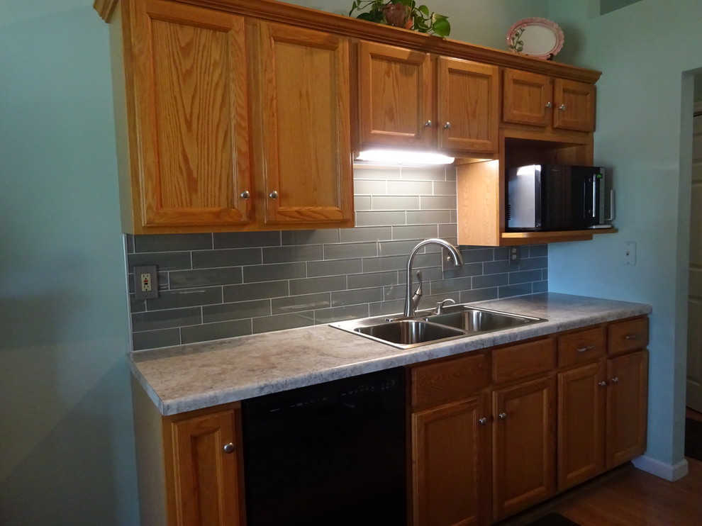 Transitional home design photo in Chicago