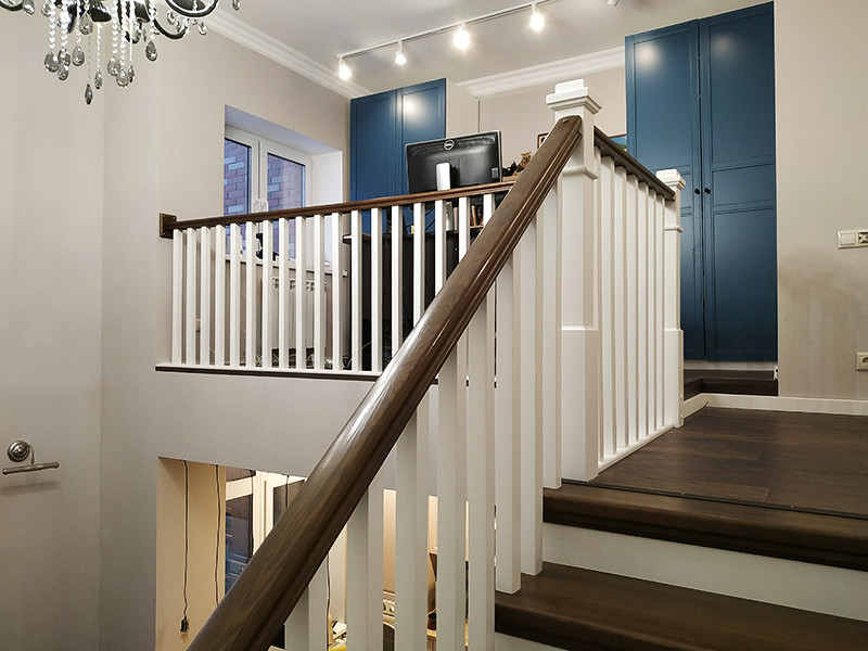 Лестница в двухуровневую квартиру