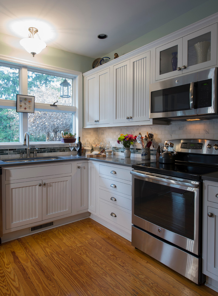 Kitchen - transitional kitchen idea