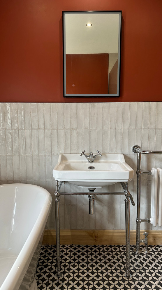 Traditional bathroom