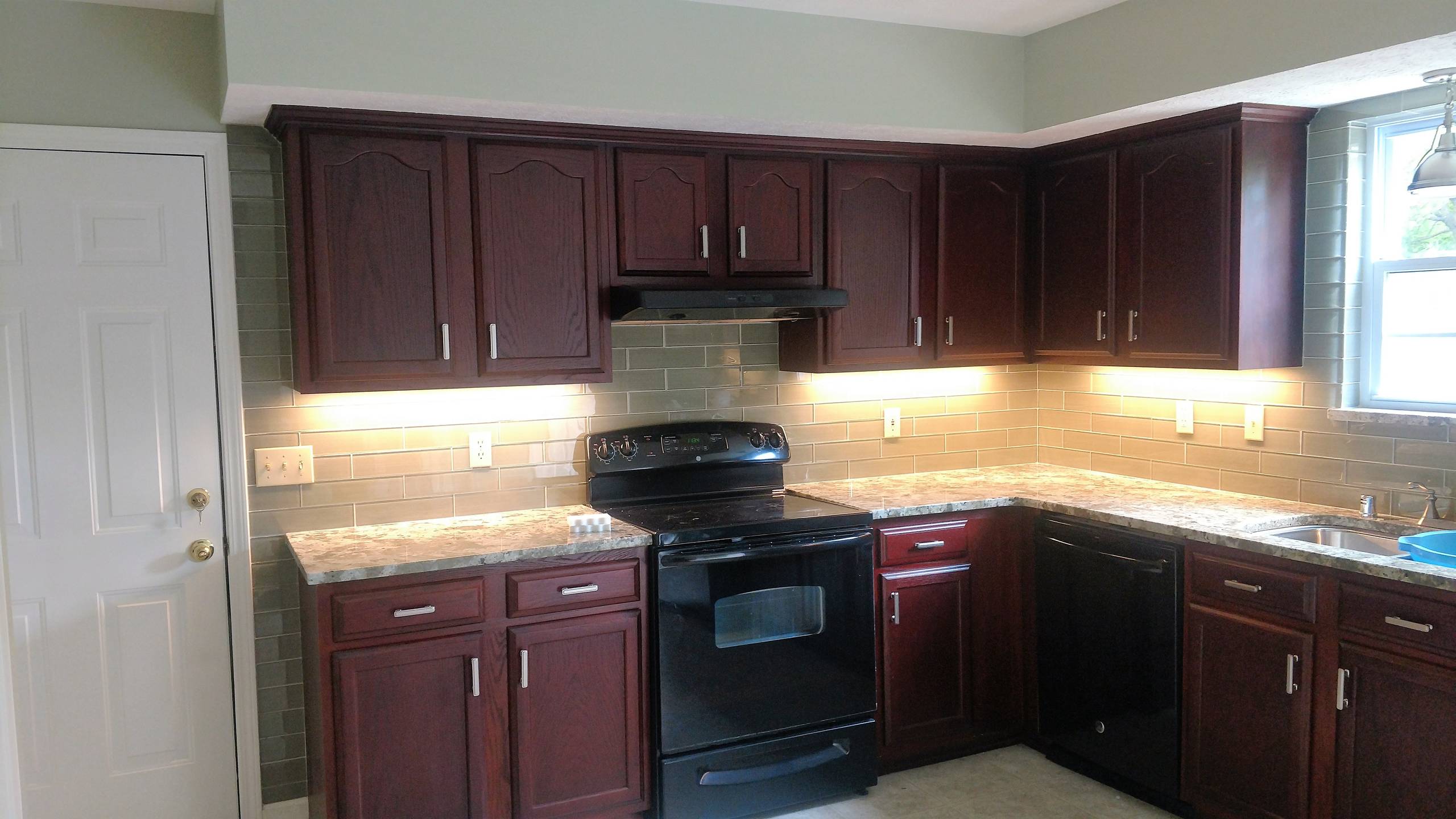 Louisville Glass Tile & Countertop Kitchen Remodel