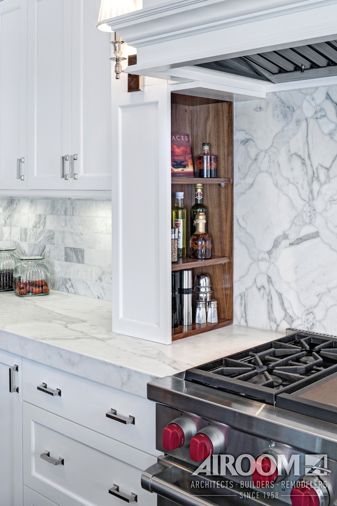 Inspiration for a modern kitchen remodel in Chicago