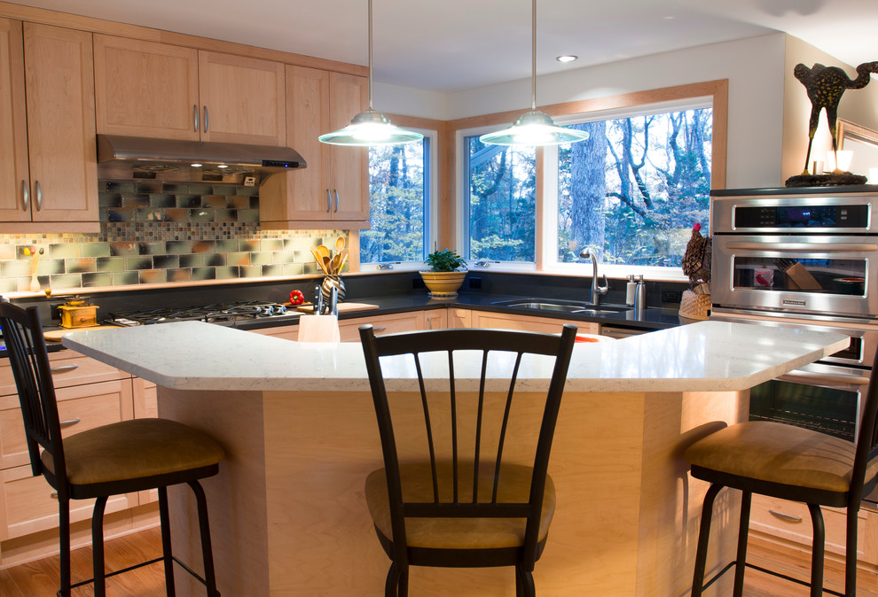 This is an example of a traditional kitchen in Raleigh.