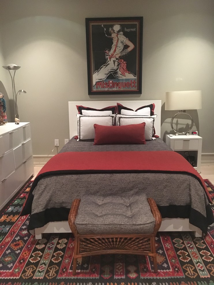 Photo of a mid-sized transitional guest bedroom in Orange County with grey walls, light hardwood floors, no fireplace and beige floor.