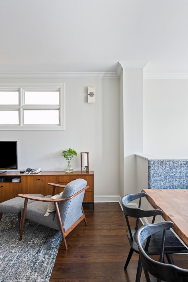 Example of a transitional kitchen design in Chicago