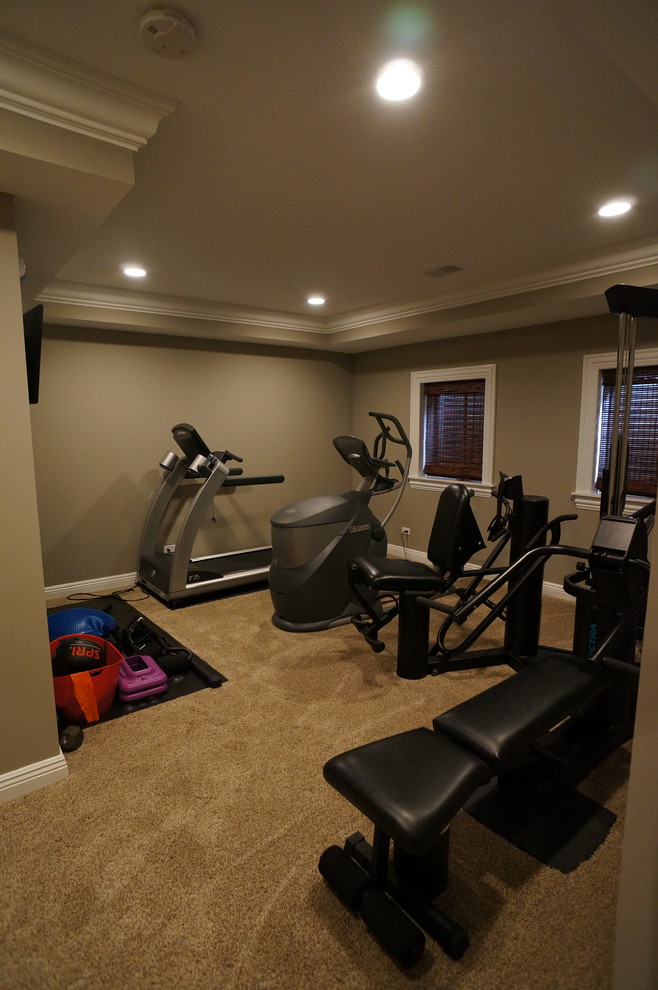 Mid-sized transitional home weight room in Chicago with beige walls and carpet.