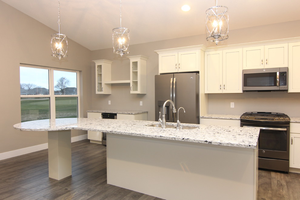 Example of a transitional kitchen design in Cedar Rapids