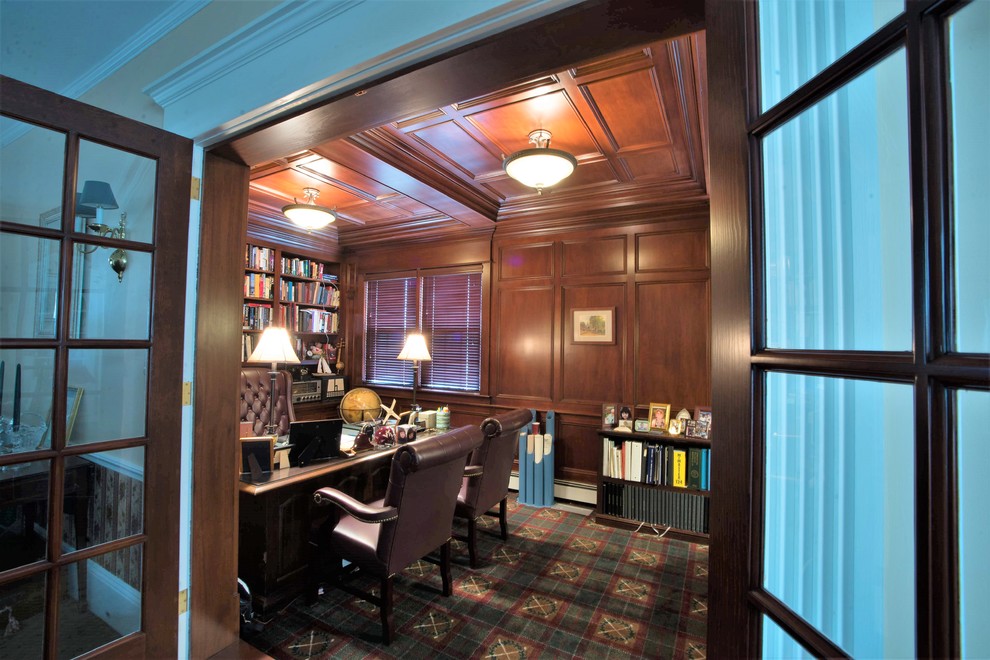 Design ideas for a traditional home office in New York.