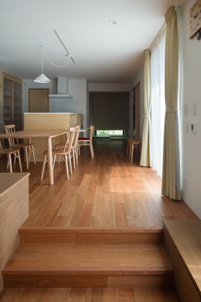 This is an example of a large contemporary living room in Tokyo Suburbs.