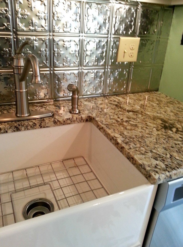Eat-in kitchen - small rustic eat-in kitchen idea with a farmhouse sink, white cabinets, stainless steel appliances and an island