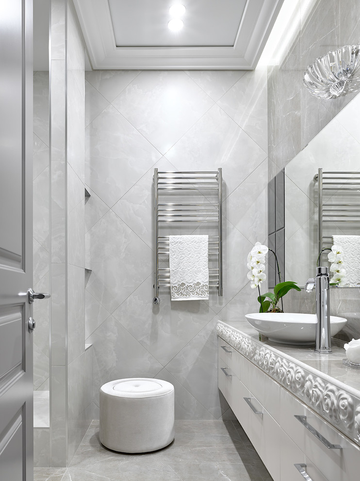 Черно-белая квартира с цветочной спальней