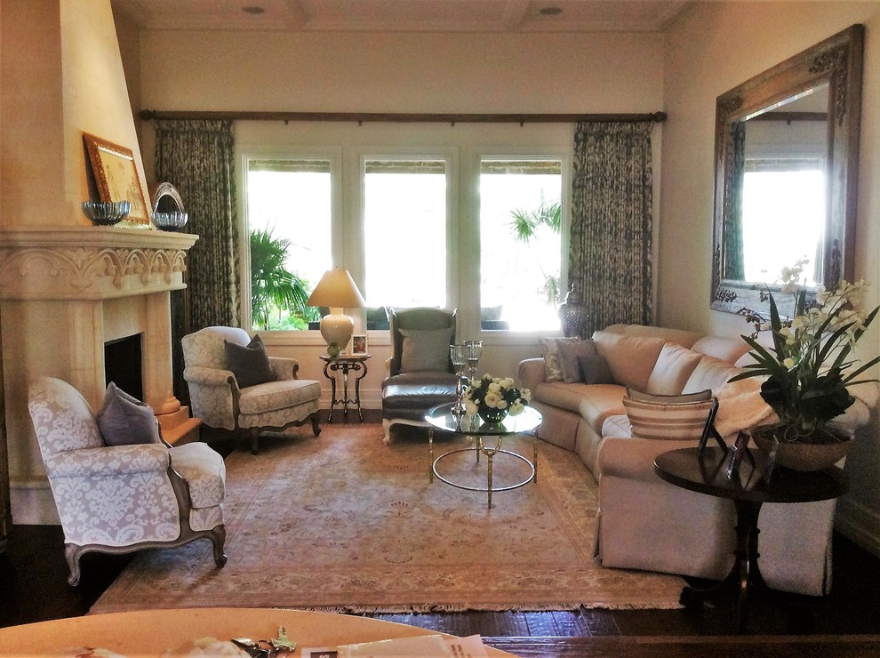 Home design - transitional home design idea in Austin