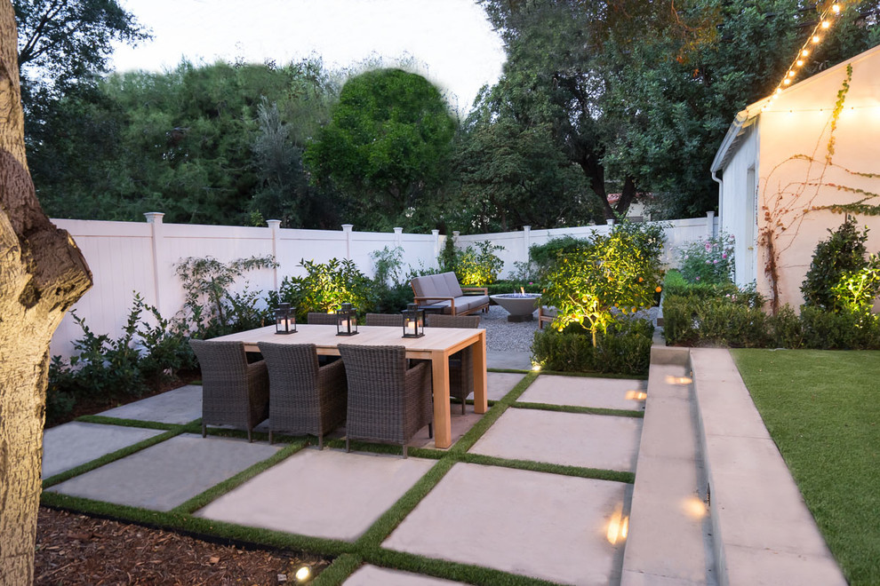 Inspiration for a mid-sized traditional backyard patio in Los Angeles with a fire feature, gravel and no cover.
