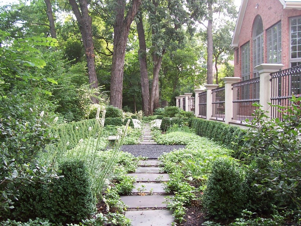 This is an example of a mid-sized traditional backyard shaded garden for summer in Chicago with a garden path and natural stone pavers.