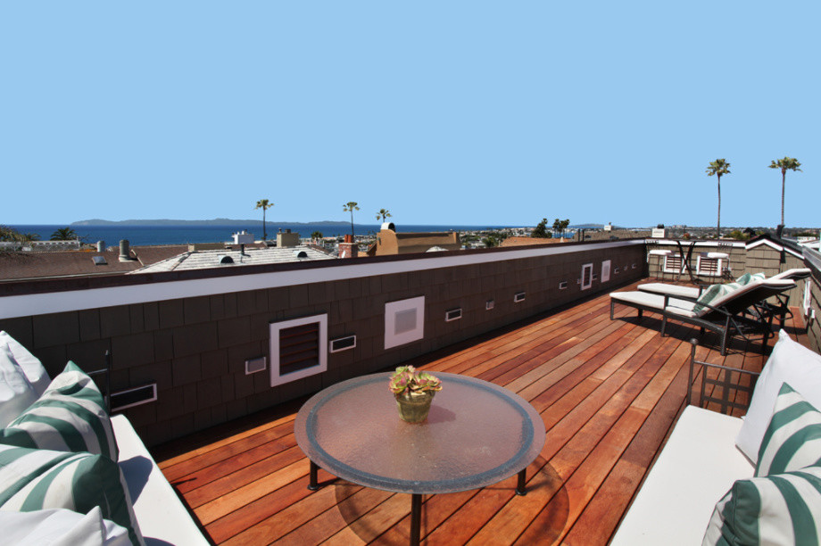 This is an example of a beach style deck in Orange County.