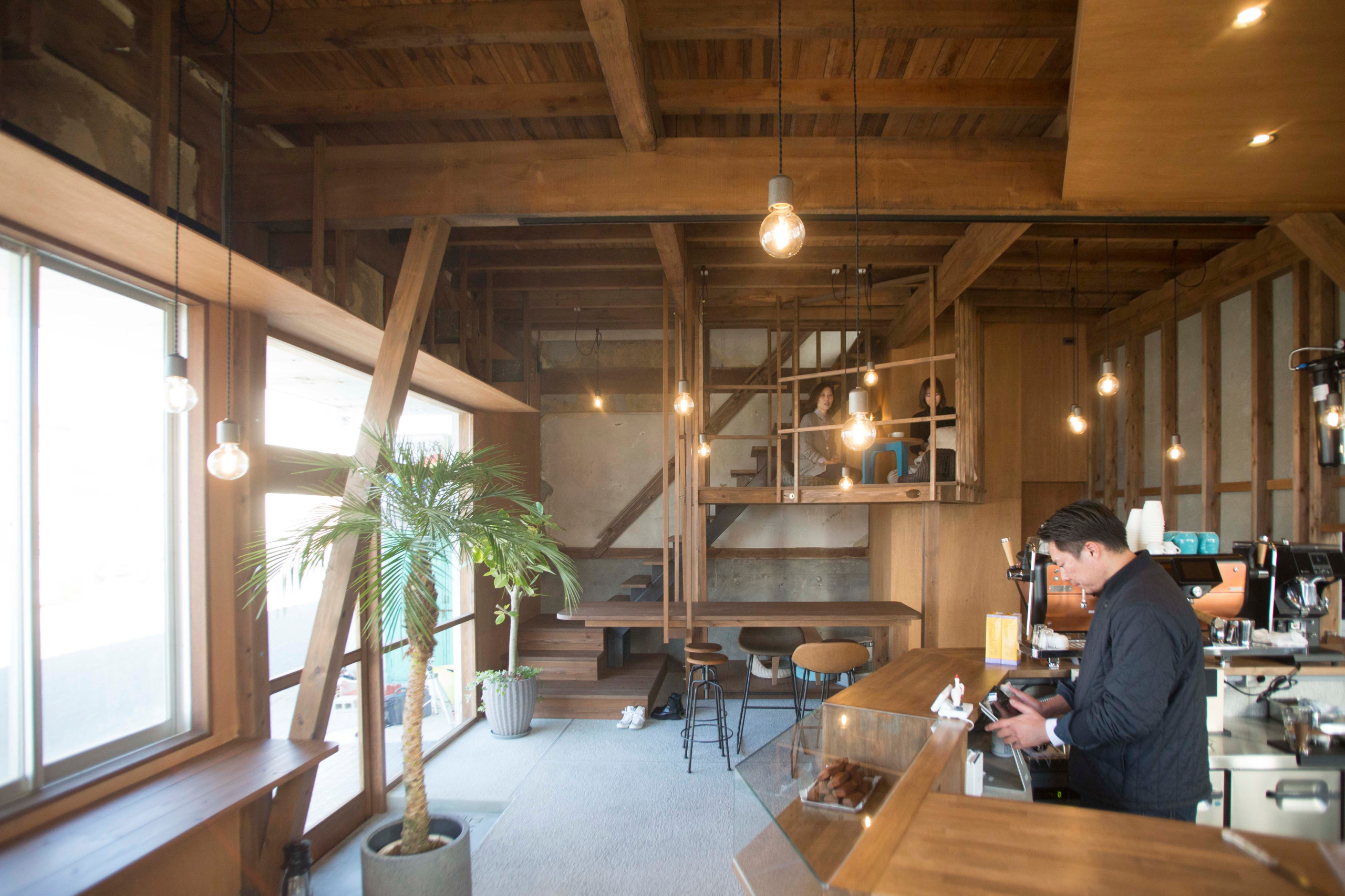 カフェのインテリア（全景）