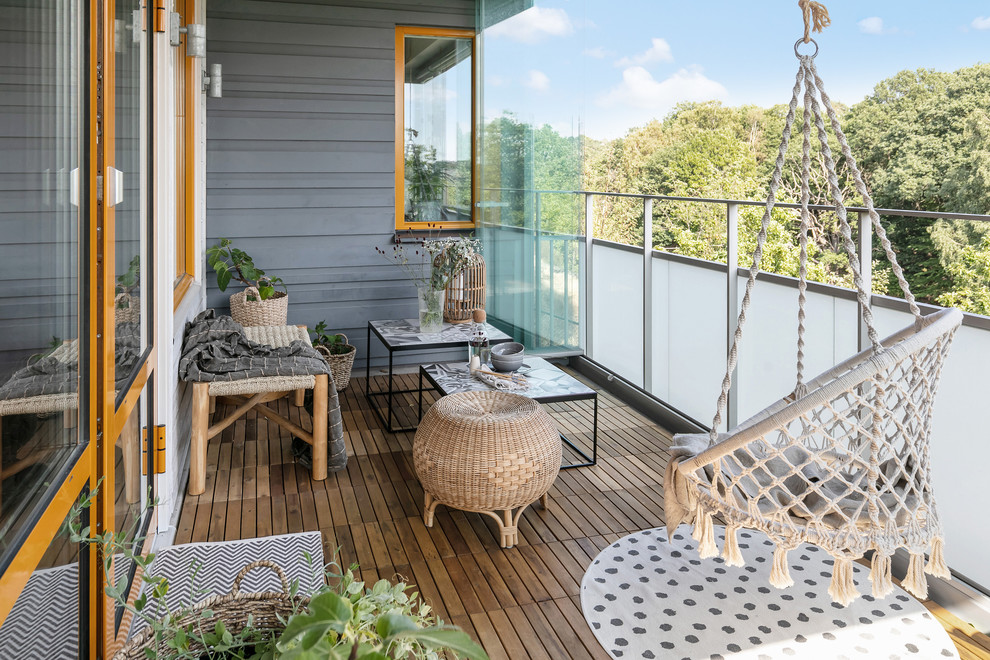 Mid-sized scandinavian balcony in Gothenburg with a roof extension.