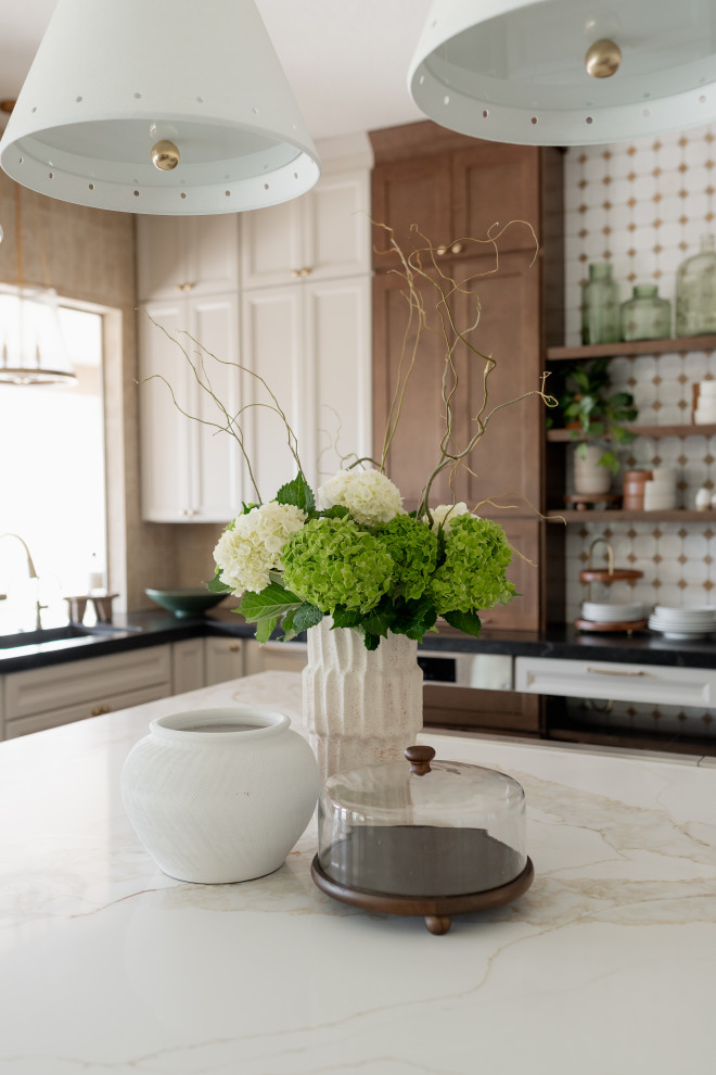 Home design - transitional home design idea in Phoenix