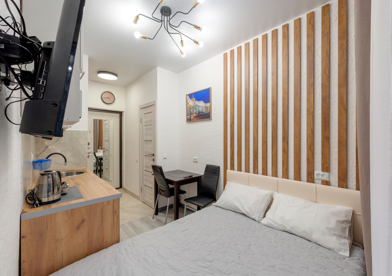 Мини-студия под сдачу посуточно на Марата 22 номер 1