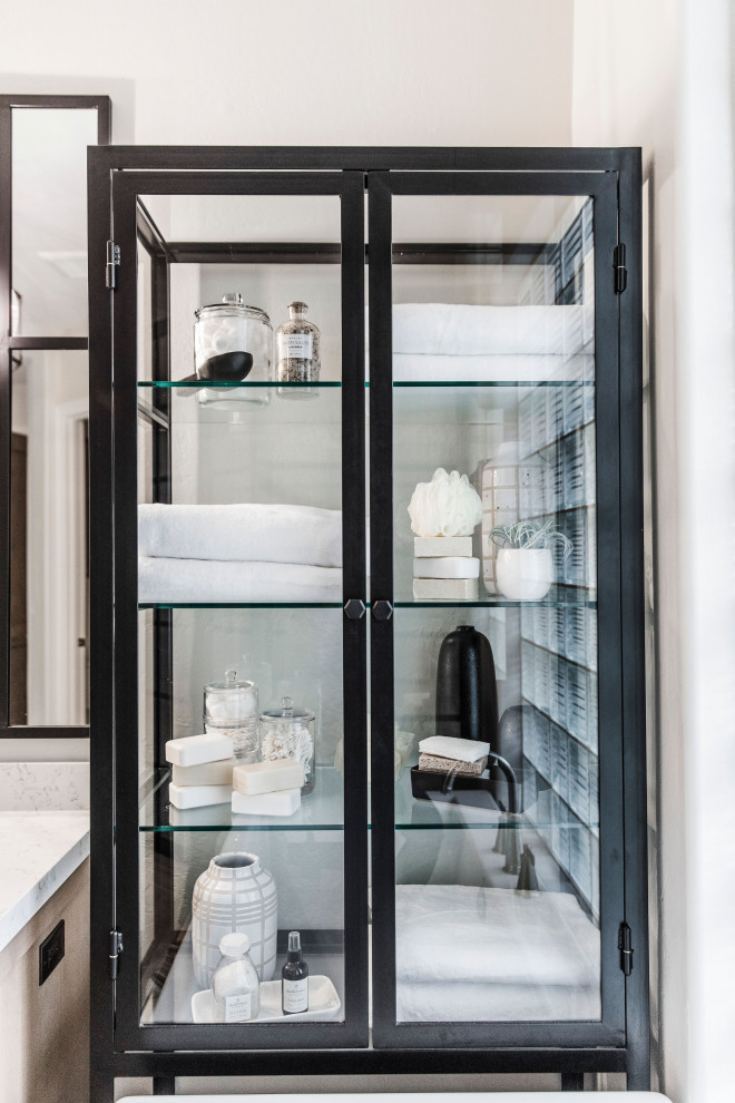 Example of a transitional bathroom design in Phoenix