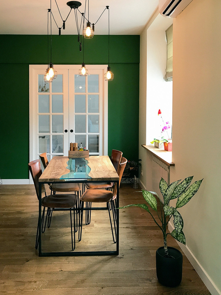 Photo of an eclectic dining room in Moscow.