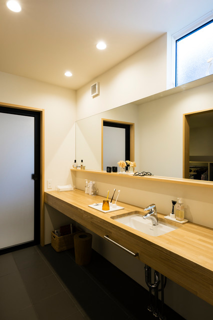 見川の家 asiatisch-badezimmer