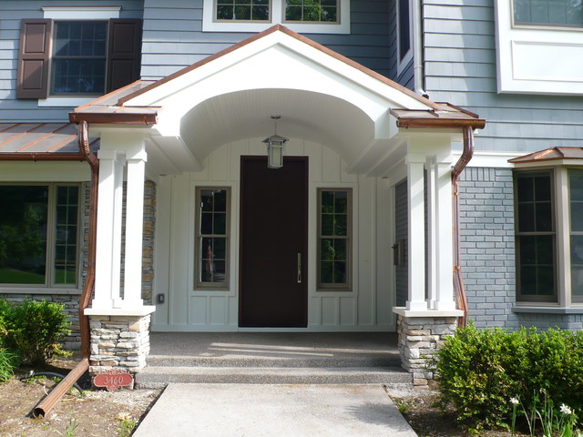 Front Entry Porch at Curb Change House klassisk-veranda