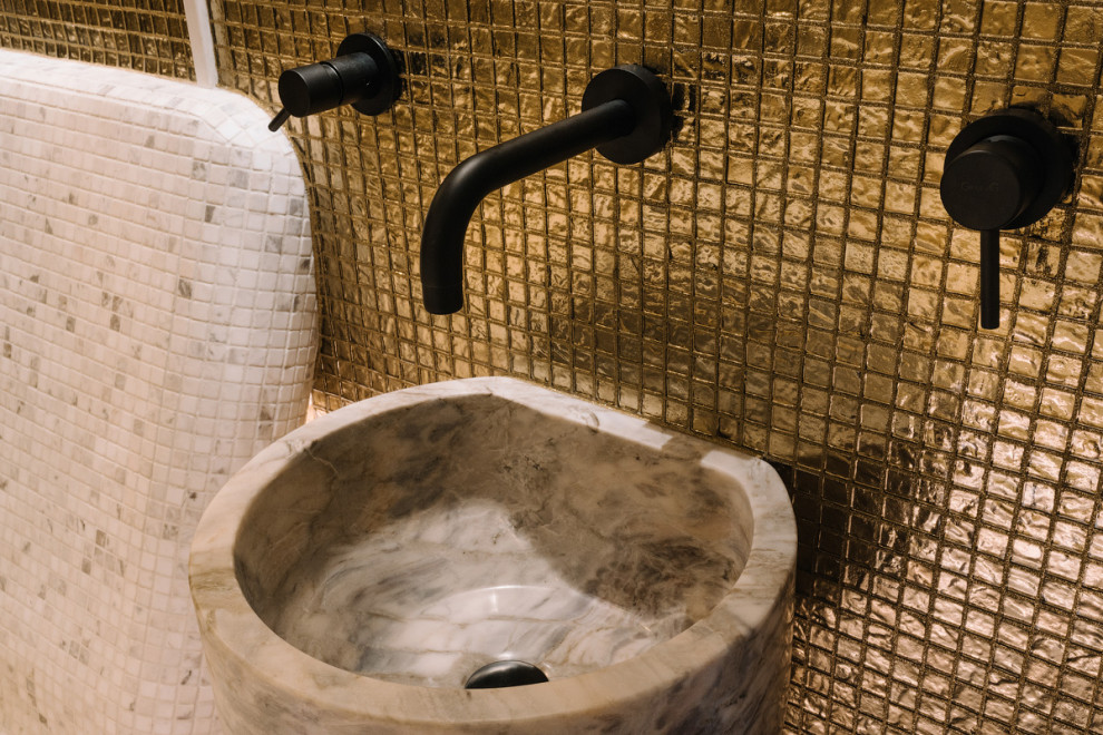 Курна с краном.